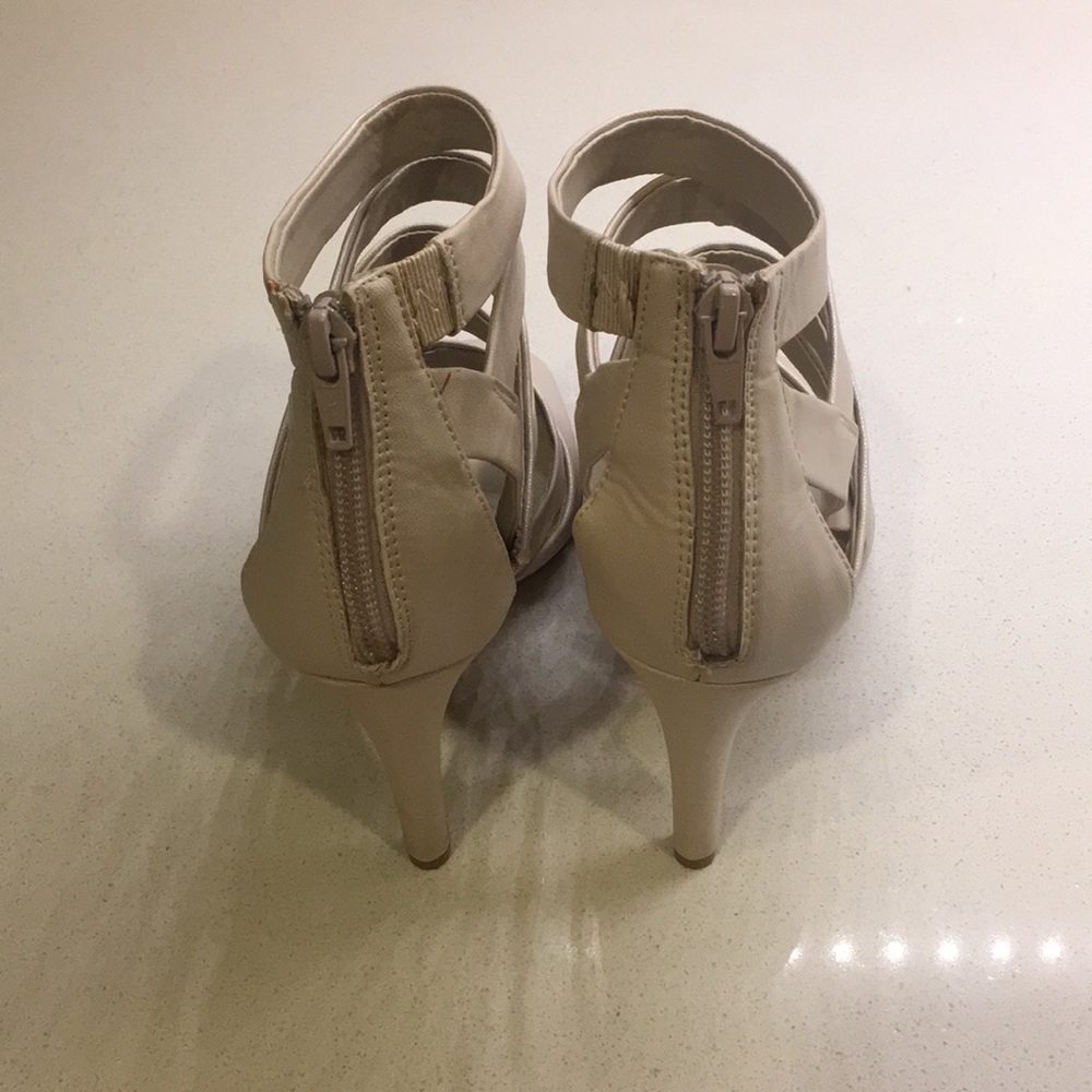 Heels - Picture 4 of 5